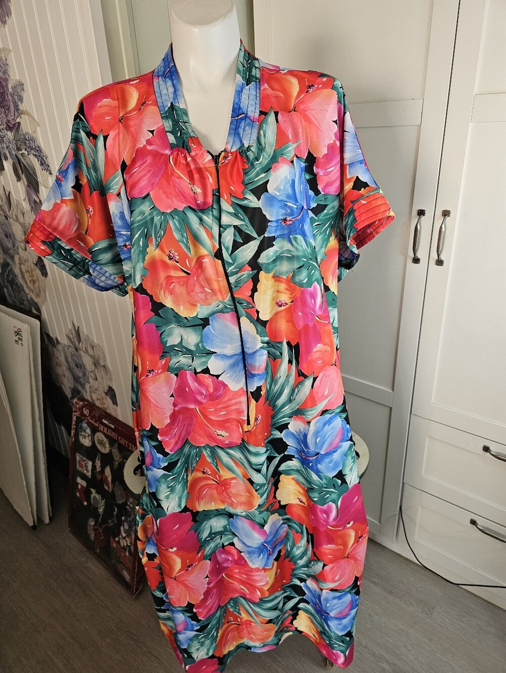 Vintage Granada One Size Tropical Floral Caftan Lounger Zip Front USA Made